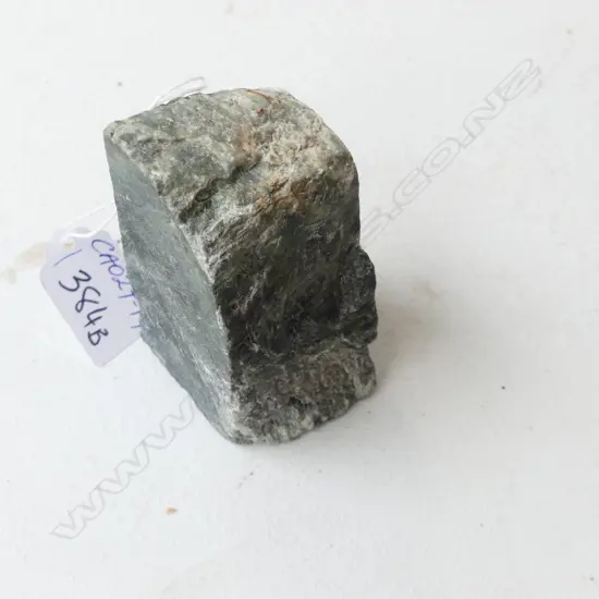 POUNAMU CUT BLOCK with white inclusions part natural exterior H.85mm 