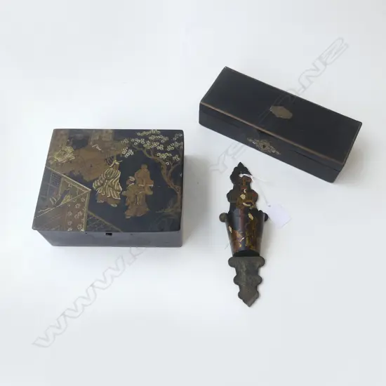 3 PCES; 2 WOODEN BOXES + ORIENTAL LACQUER WALL VASE H.205mm