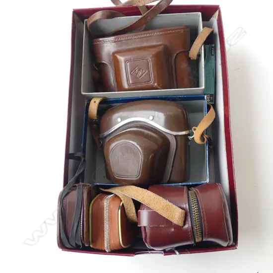 COLLECTION OF 3 CASED VINTAGE CAMERAS & 2 LIGHT METRES, ZEISS IKON, VITESSA, AGFA APOTAR