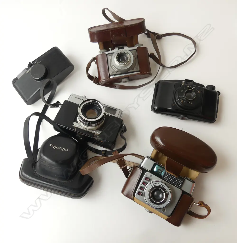 FIVE VINTAGE CAMERAS – R.F. HUNTER LONDON ‘PURMA SPECIAL’, ILFORD SPORTSMASTER, BRUAN ‘GLORIETTE’, MINOLTA, & PHOTAX FRA Image 1++