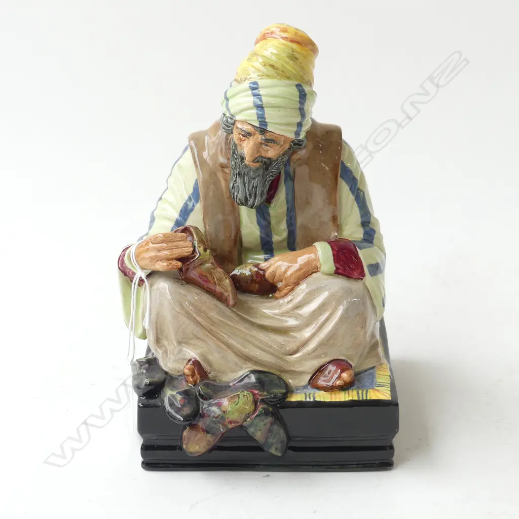 ROYAL DOULTON FIGURINE 'COBBLER' (NOKE) H.200mm Image 1++