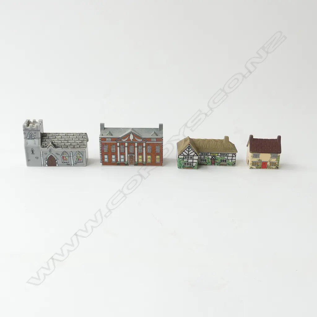FOUR VINTAGE WADE WHIMSY ON WHY MINIATURE VILLAGE HOUSES, L.38-80mm Image 1++