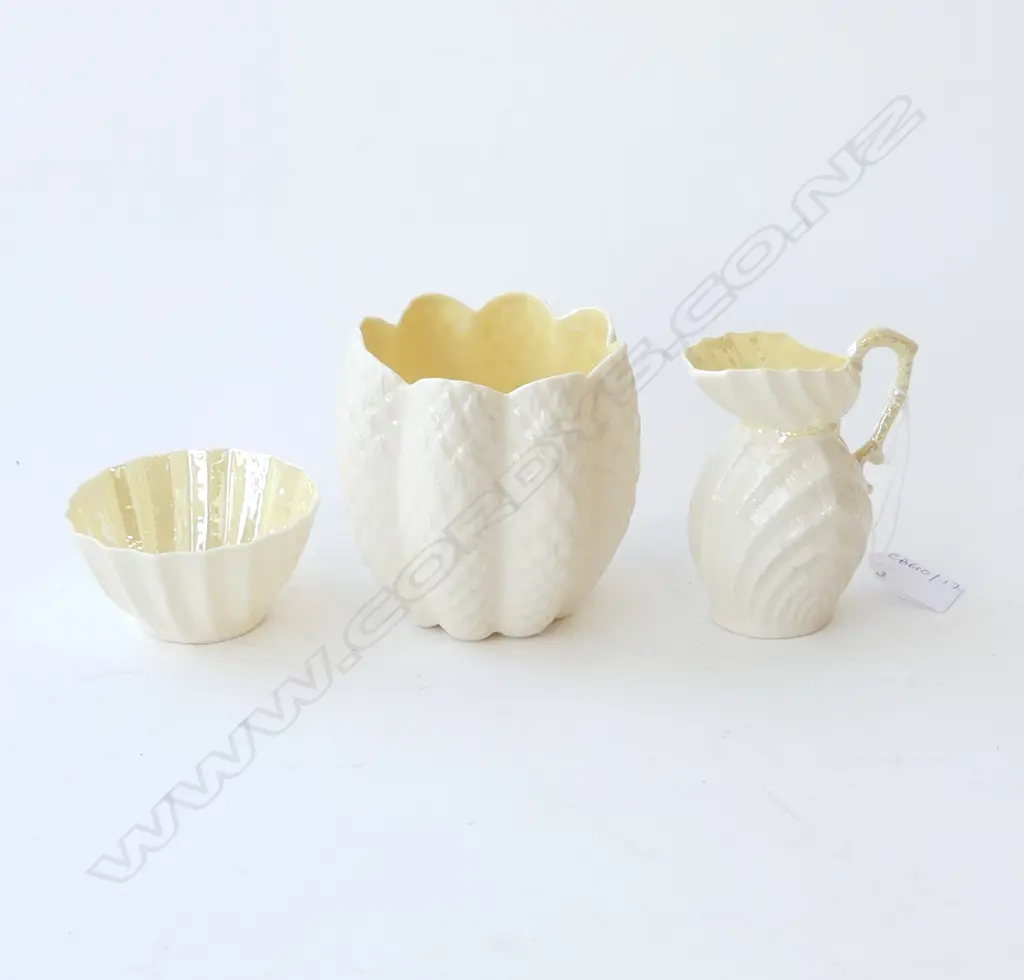 3 PCES BELLEEK GREEN LABEL; VASE H.110mm, JUG & BOWL Image 1++
