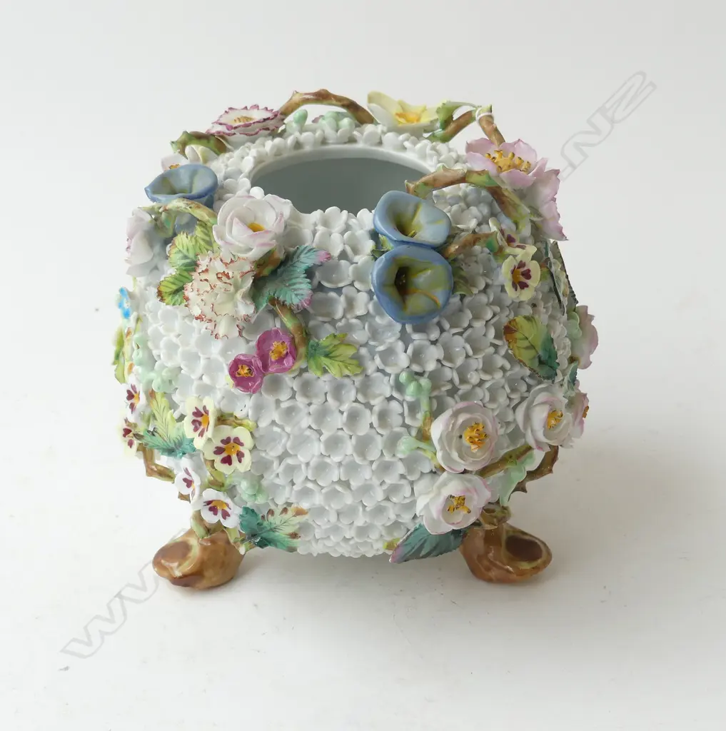 LATE 19thC GERMAN 'SNOWBALL' VASE H.160mm Image 1++