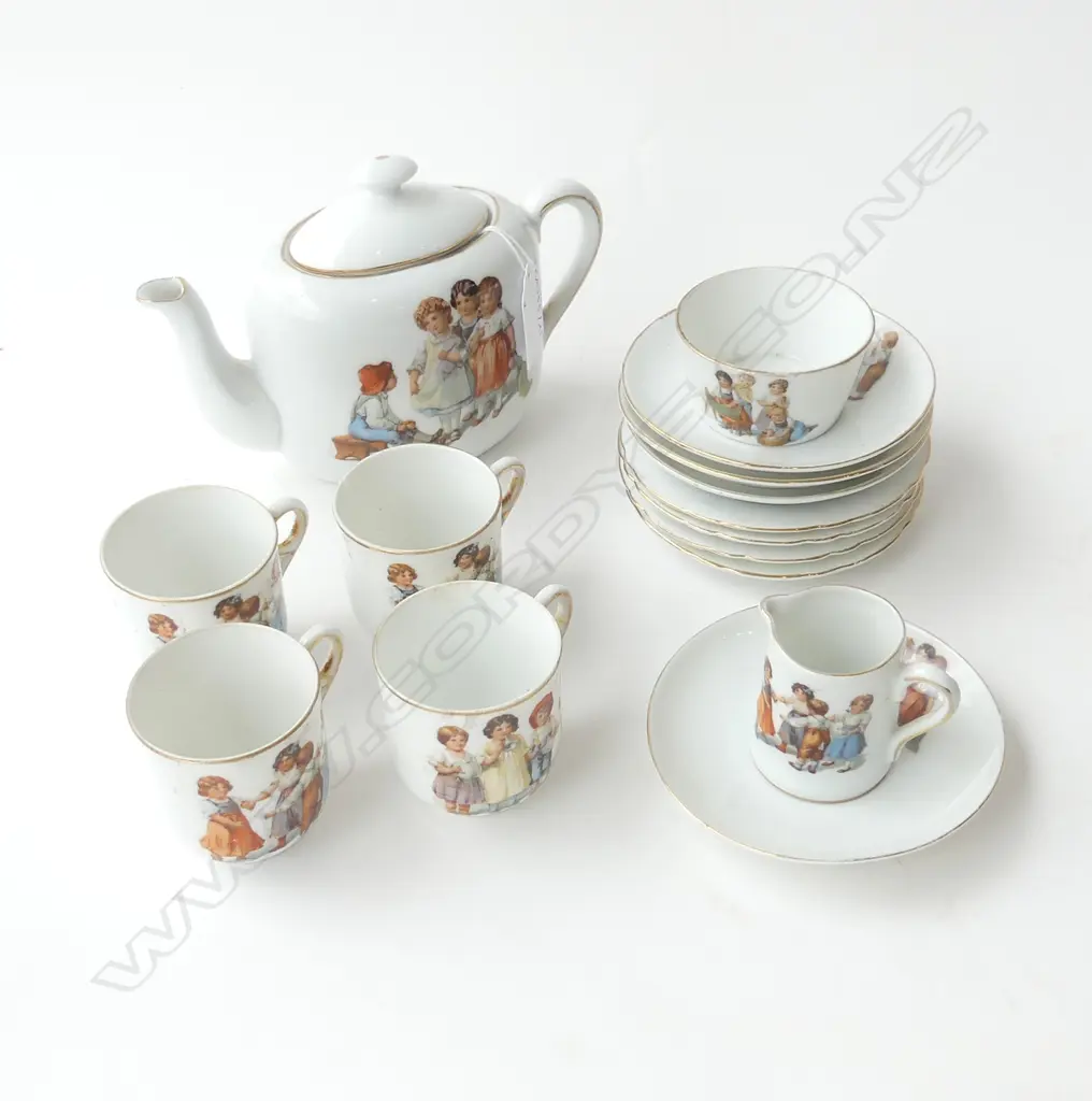 ANTIQUE CHILDS TEA SET ‘VICTORIA AUSTRIA’:TEAPOT, MILK JUG, SUGAR BOWL, 4 CUPS & SAUCERS, H.110mm (TEAPOT) Image 1++