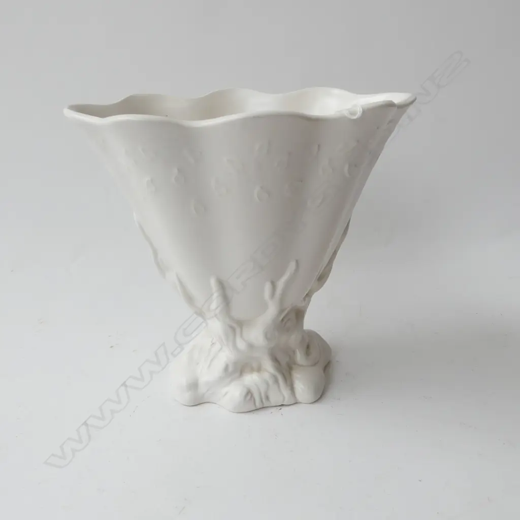 CROWN LYNN CREAM MANTLE VASE #643, STAMP TO BASE, H.175mm Image 1++