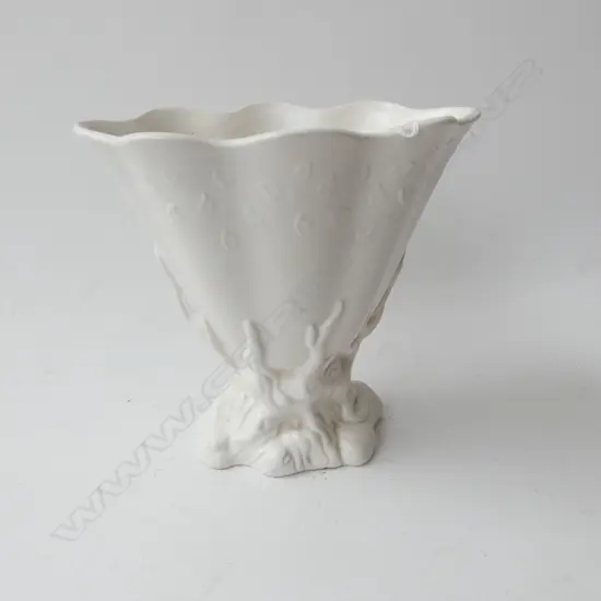 CROWN LYNN CREAM MANTLE VASE #643, STAMP TO BASE, H.175mm