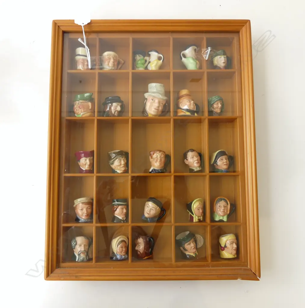 ASST. CHARACTER JUGS, IN CASE 385x310mm Image 1++