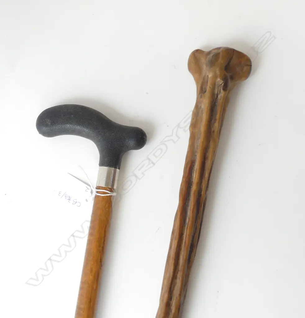 2 WOODEN WALKING STICKS L.900mm Image 1++