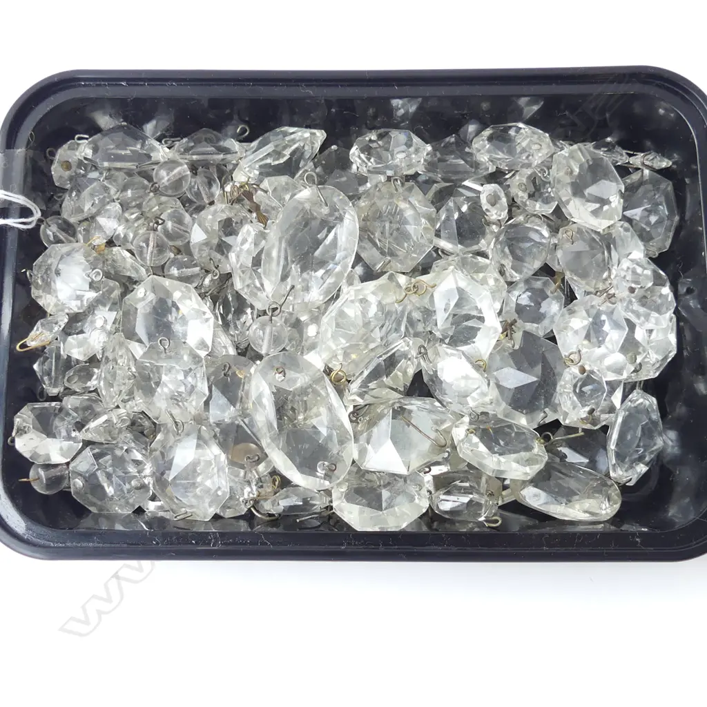 QUANTITY OF APPROX. 150+ VINTAGE FACETED CRYSTAL DROPS, L.10-38mm Image 1++