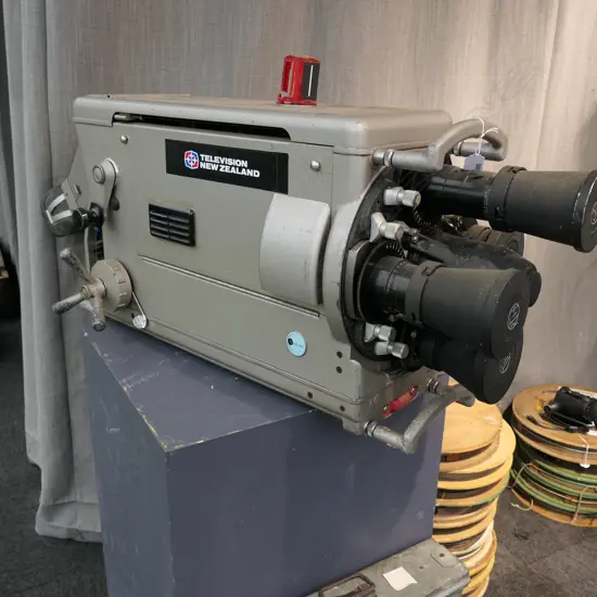 VINTAGE MARCONI TV / FILM CAMERA EX TVNZ L.1100mm
