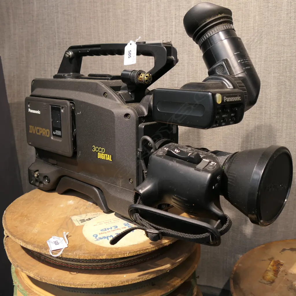 TV / FILM CAMERA; PANASONIC AJ-D200HE L.520mm Image 1++