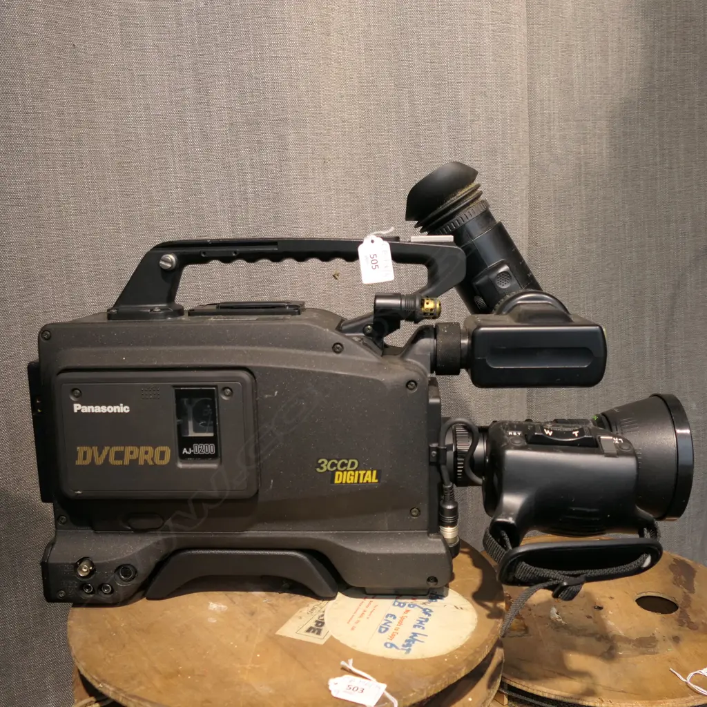 TV / FILM CAMERA; PANASONIC AJ-D200HE L.520mm Image 1++