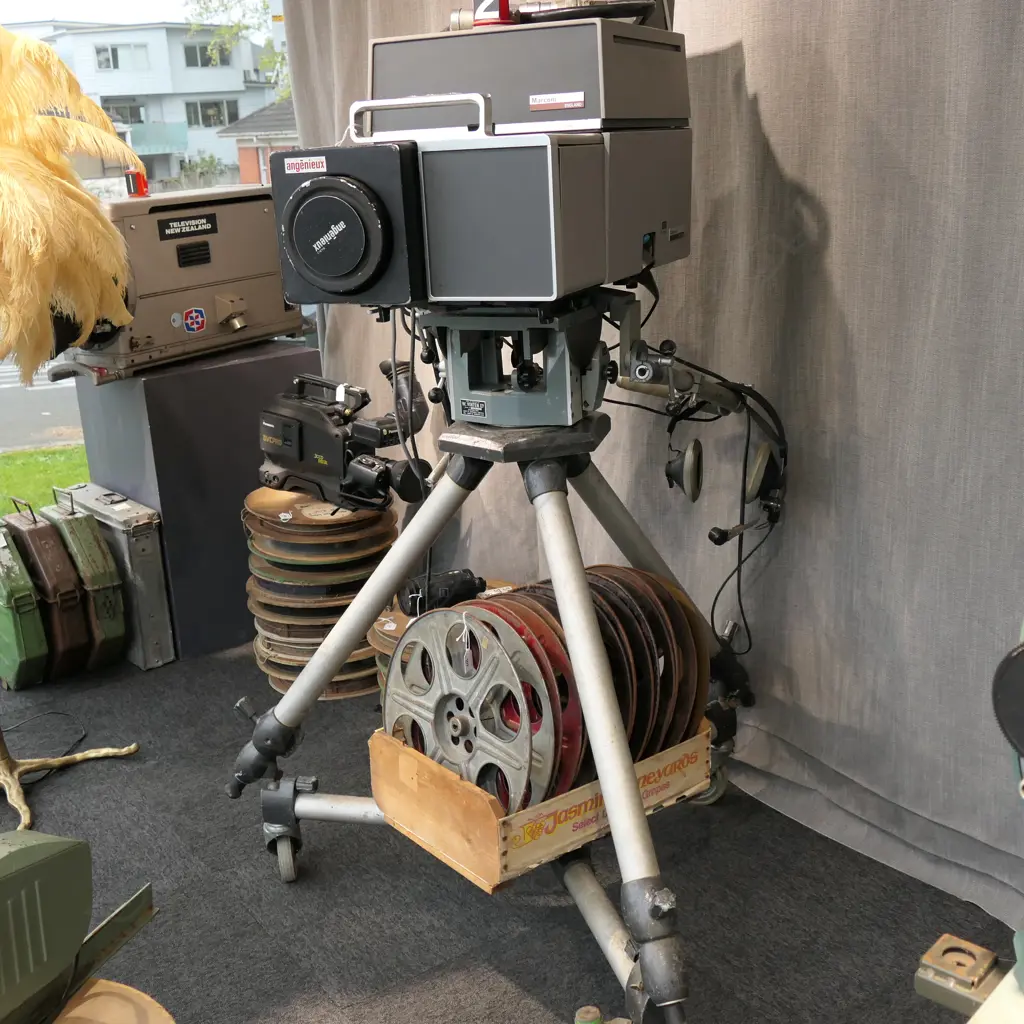VINTAGE MARCONI TV / FILM CAMERA ON VINTEN TRIPOD H.1560mm EX TVNZ Image 1++