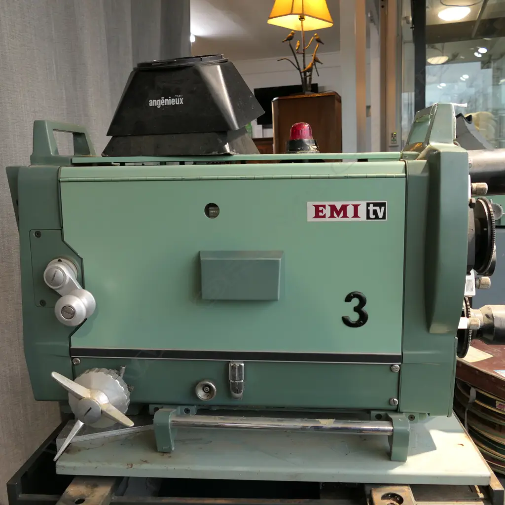 VINTAGE EMI TV FILM CAMERA L.880mm + TROLLEY Image 1++