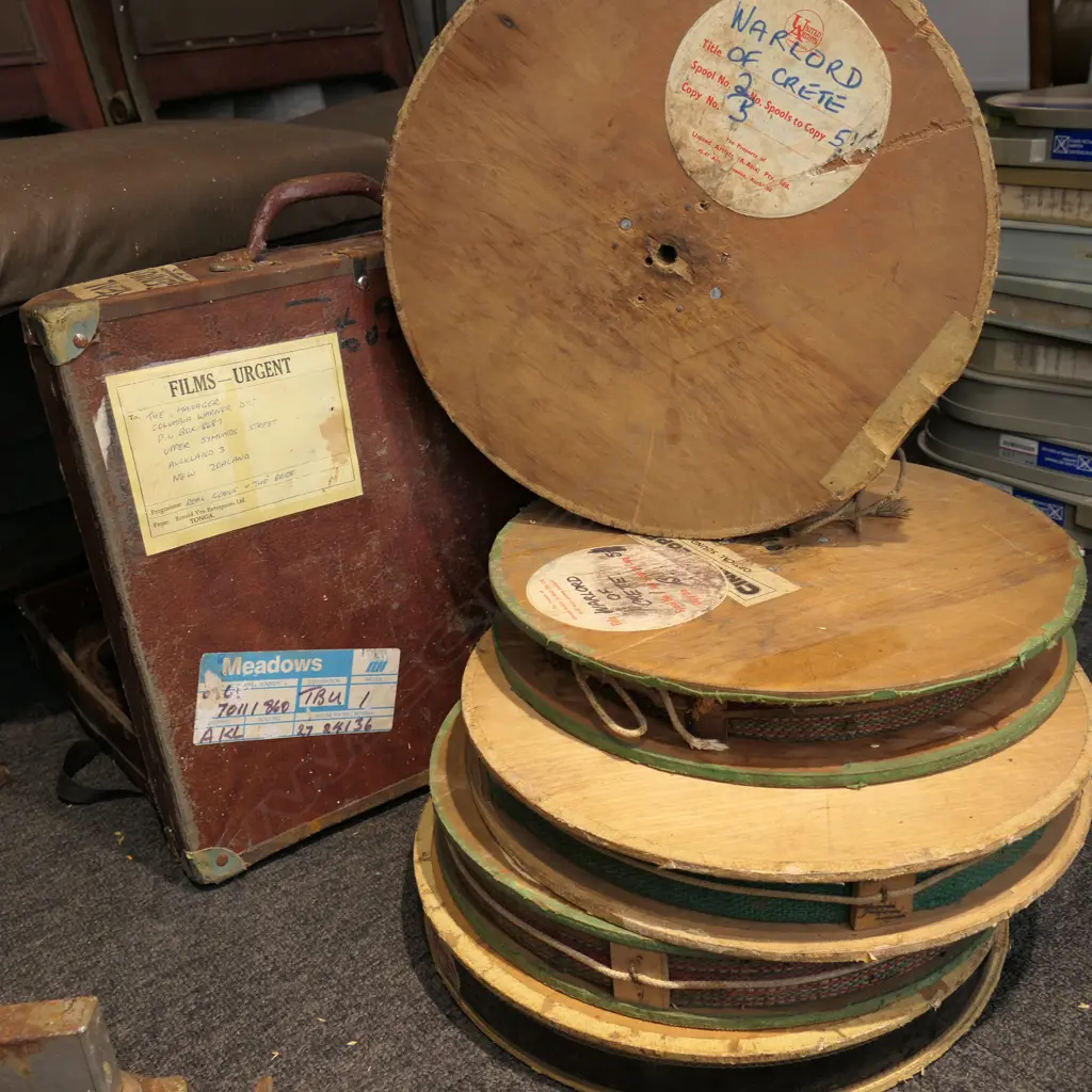 6 VINTAGE FILM REELS; 5 WOODEN, 1 IN METAL CASE Image 1++
