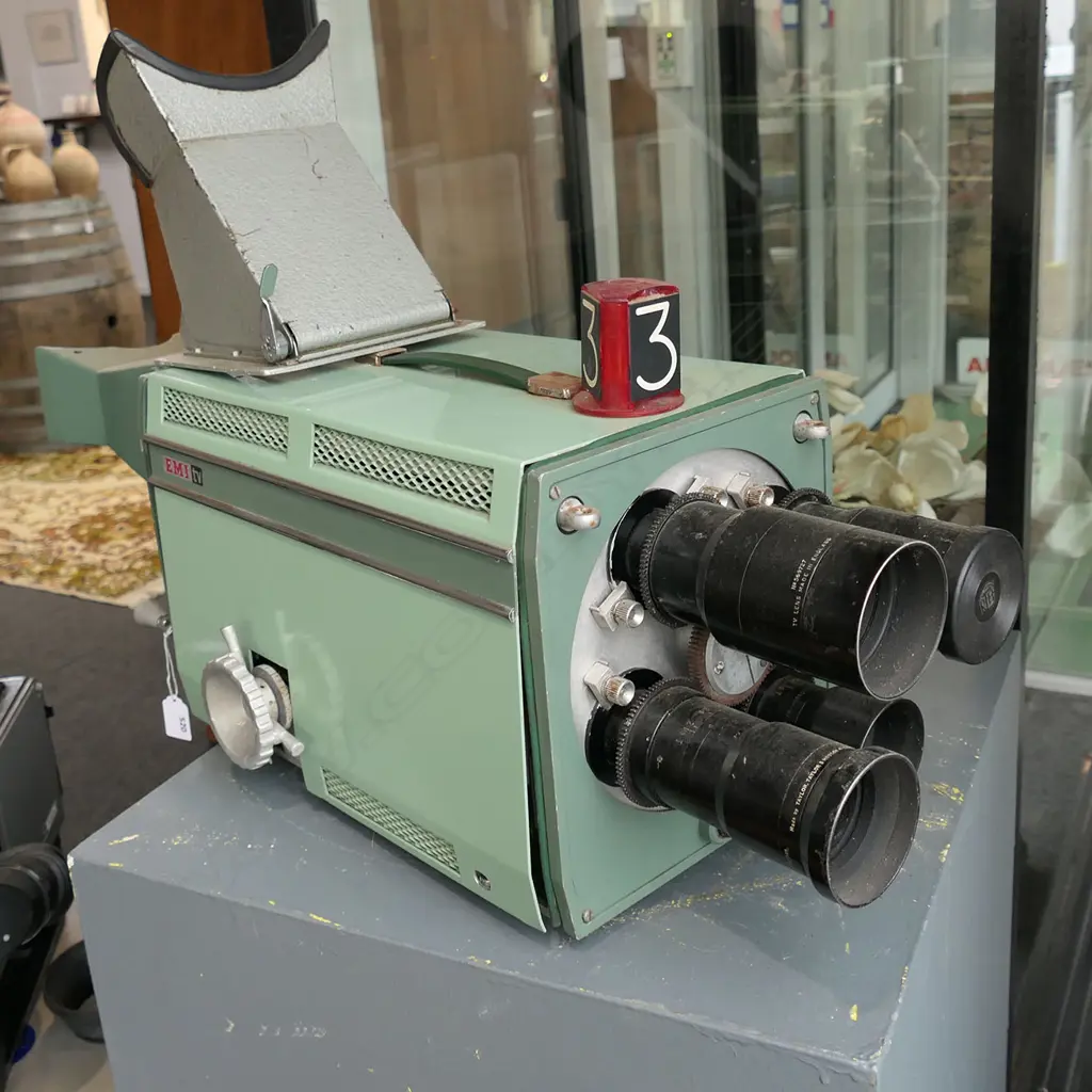 VINTAGE TV / FILM CAMERA; EMI TV L.830mm Image 1++