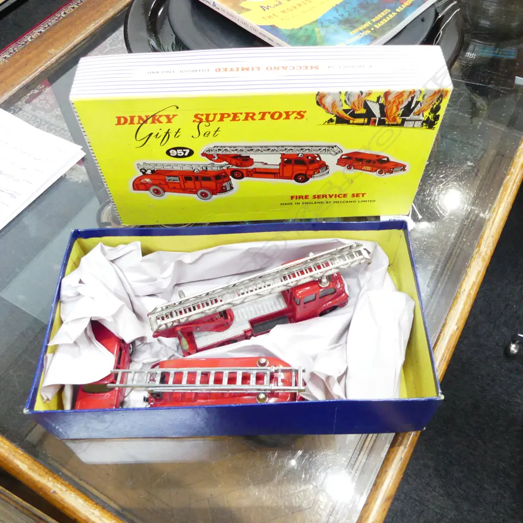 MINT & BOXED DINKY SUPER TOY GIFT FIRE SERVICE SET N957 L310MM Image 1++