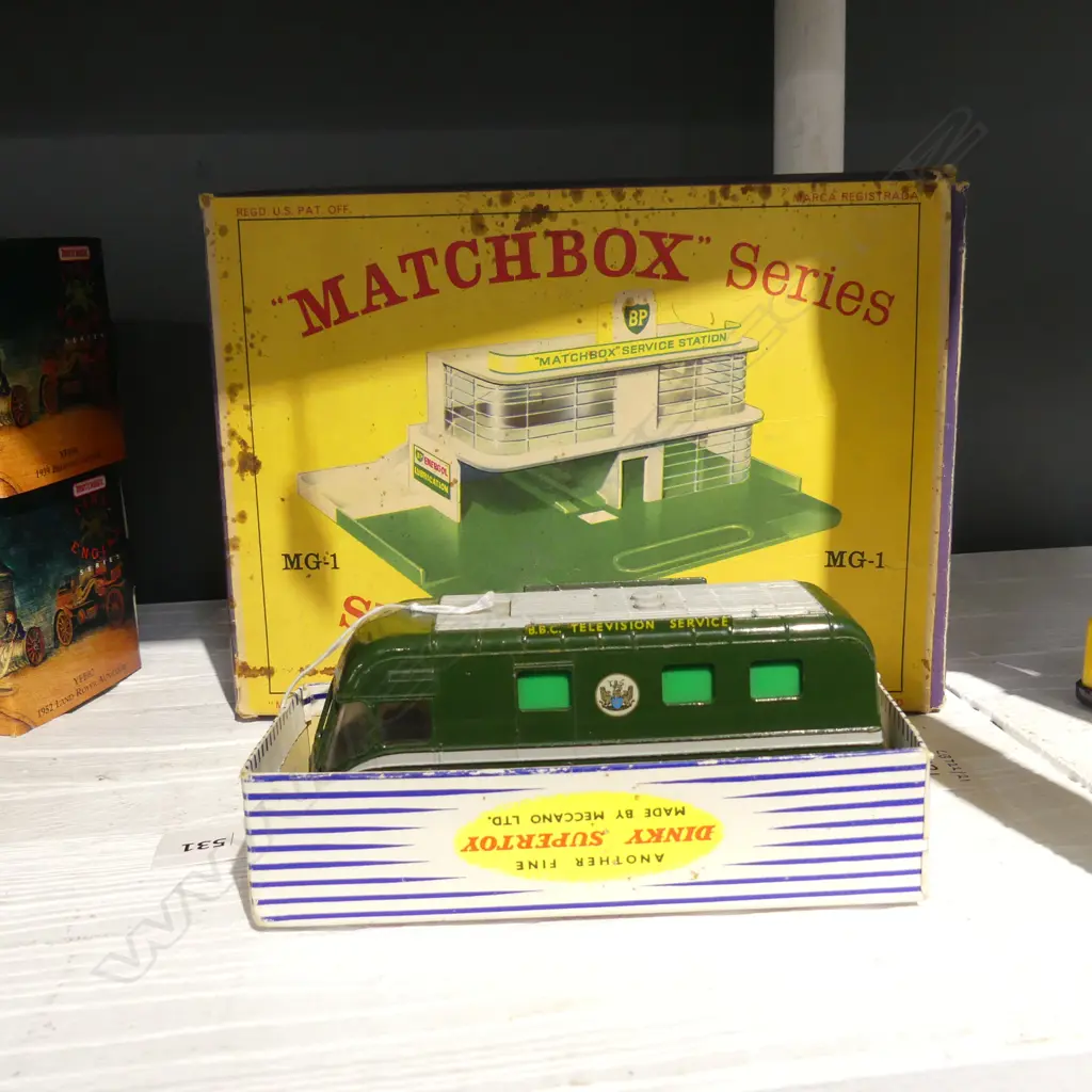 MINT & BOXED MATCHBOX SERVICE STATION MG1 L240 & DINKY TOY BBC VAN Image 1++