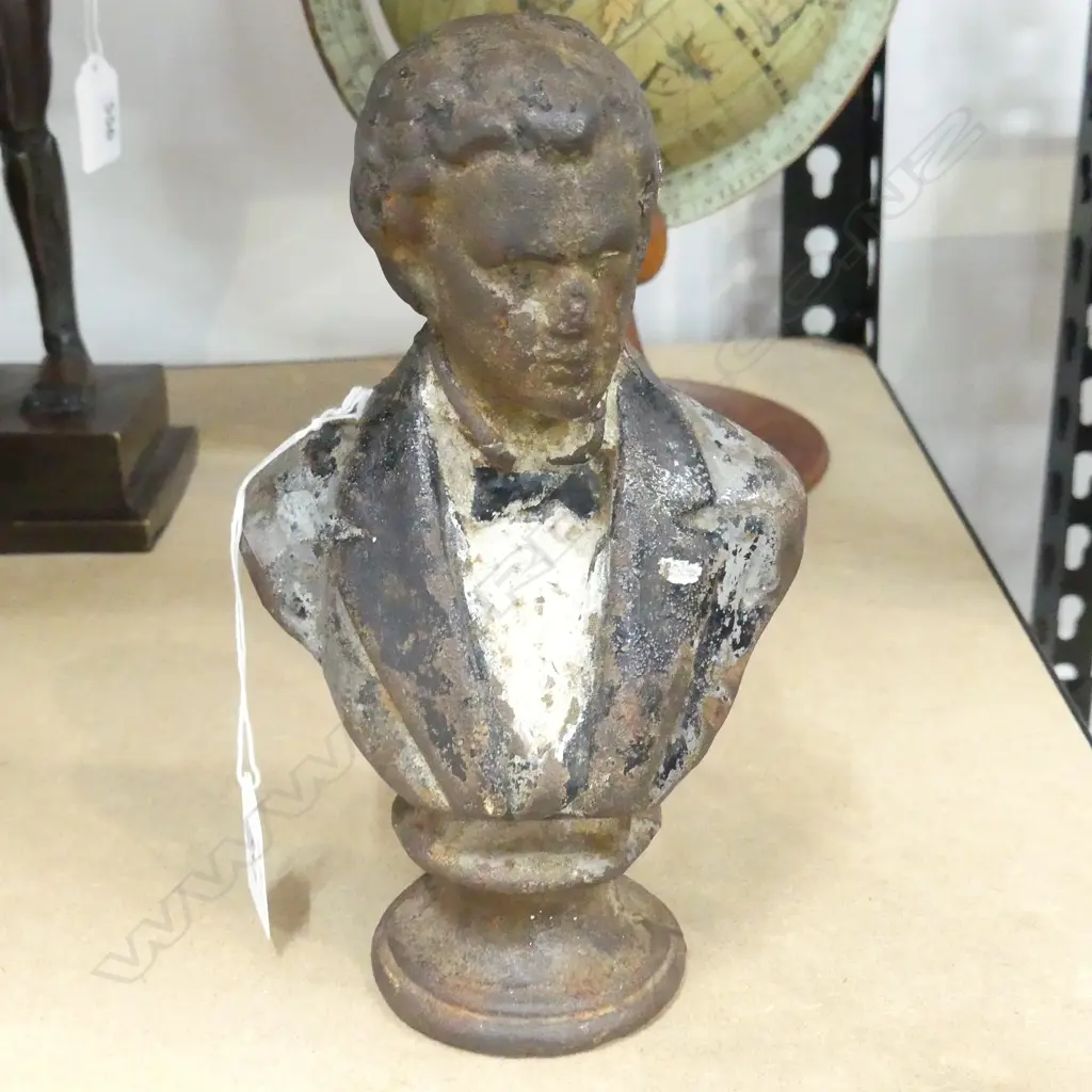 HEAVY CAST IRON BUST OF A GENTLEMAN H.210mm Image 1++