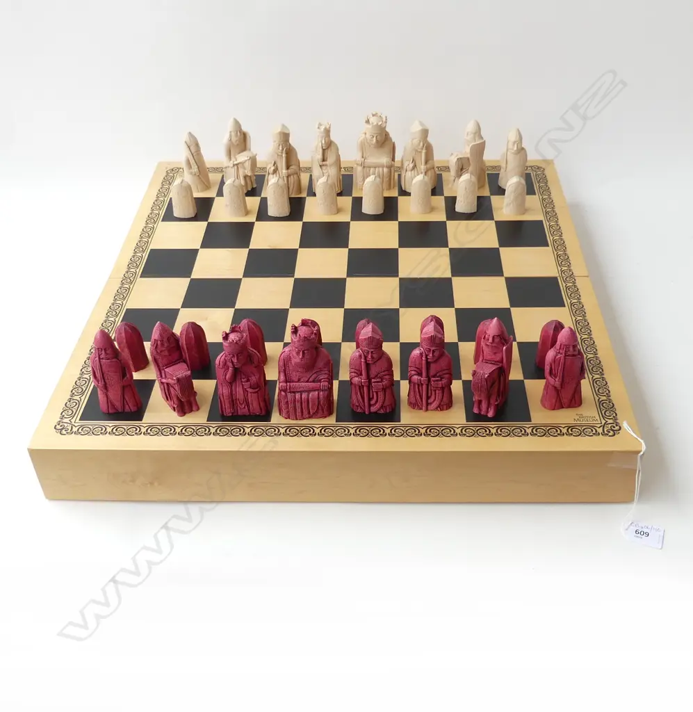 BRITISH MUSEUM LEWIS CHESS SET REPLICA 555x280x135mm Image 1++