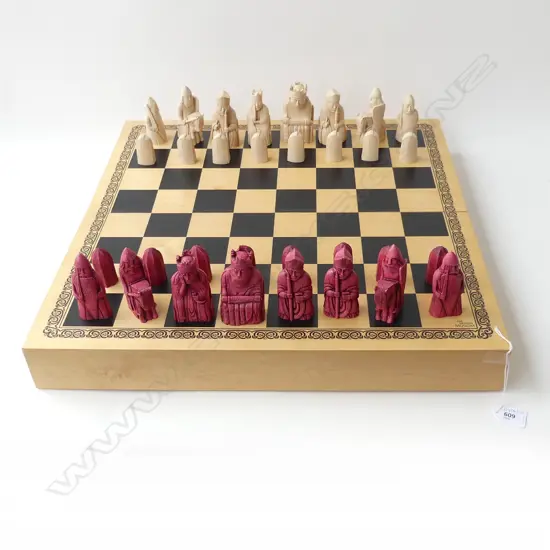 BRITISH MUSEUM LEWIS CHESS SET REPLICA 555x280x135mm