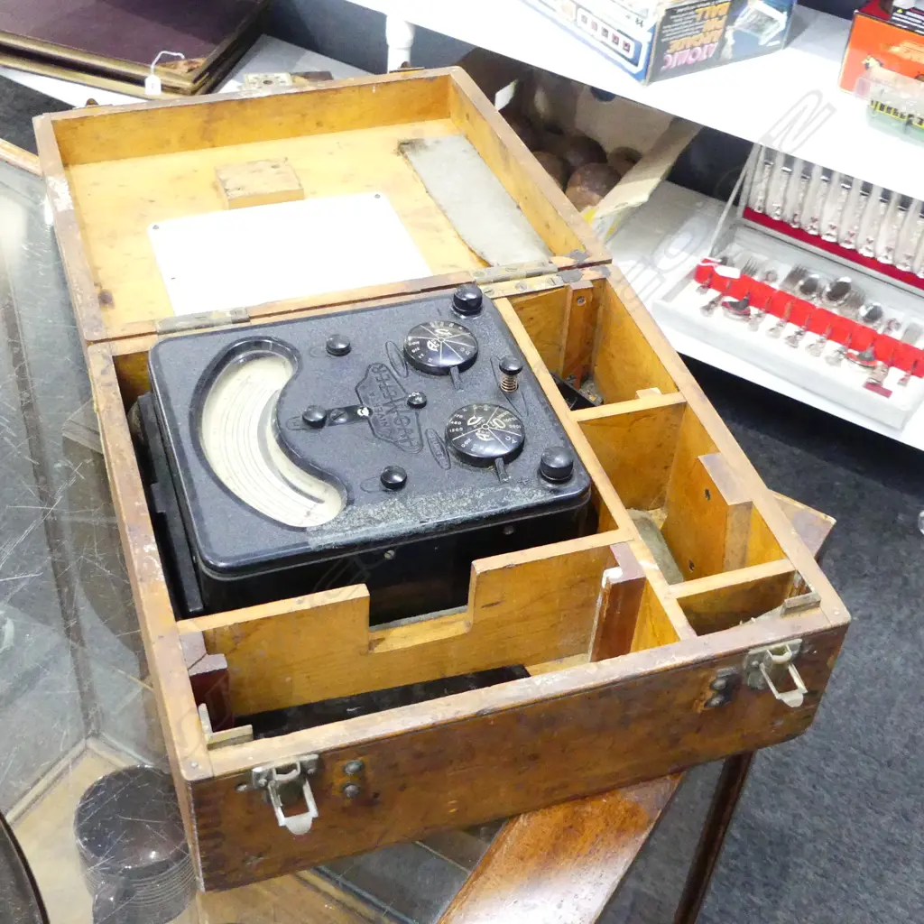 BOXED VINTAGE UNIVERSAL AVOMETER FOR SERVICING AIRCRAFT L300MM Image 1++