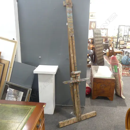 LG WOODEN EASEL