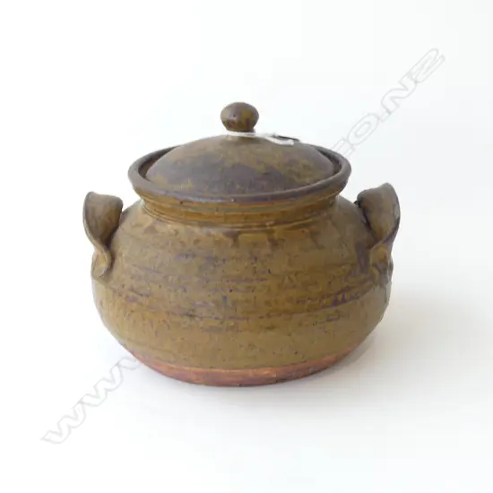CHESTER NEALIE LIDDED CASSEROLE 190mm dia HANDLE CHIPPED