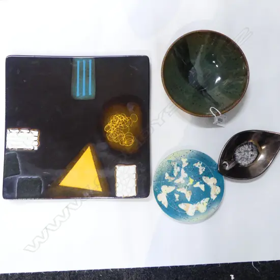 4 PCES STUDIO POTTERY; GARTSIDE SQ PLATTER 295x290mm, 3 OTHER