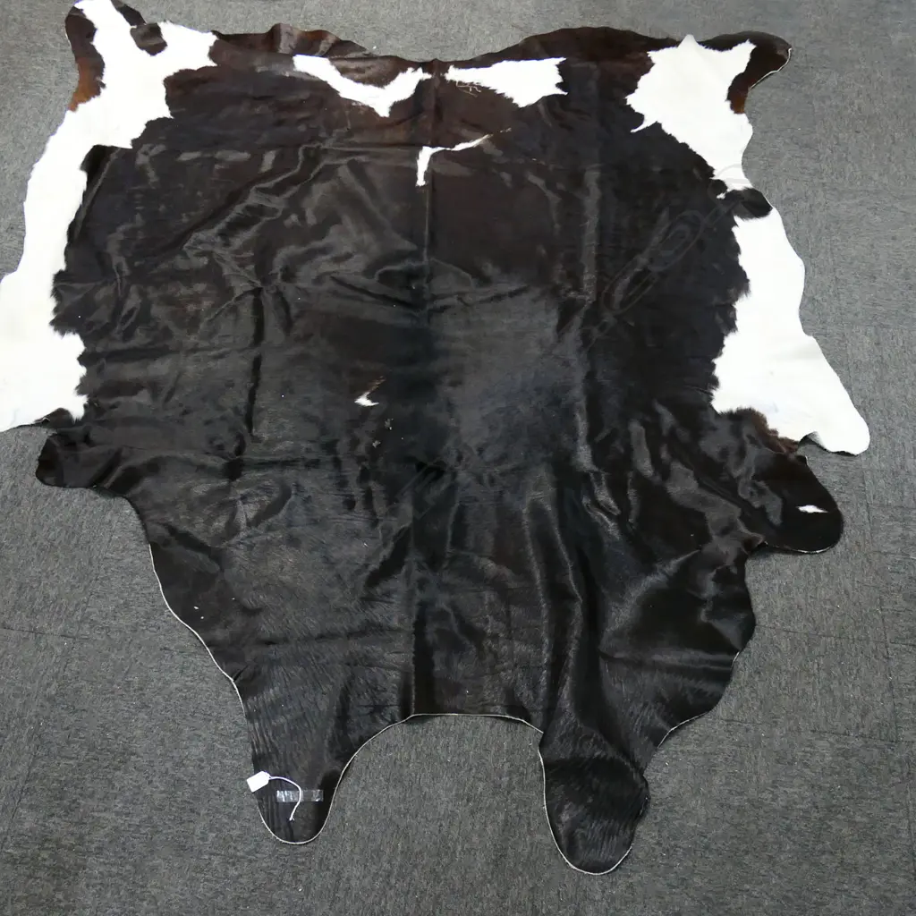 LG COWHIDE FLOOR RUG L.2340 x 2000mm Image 1++
