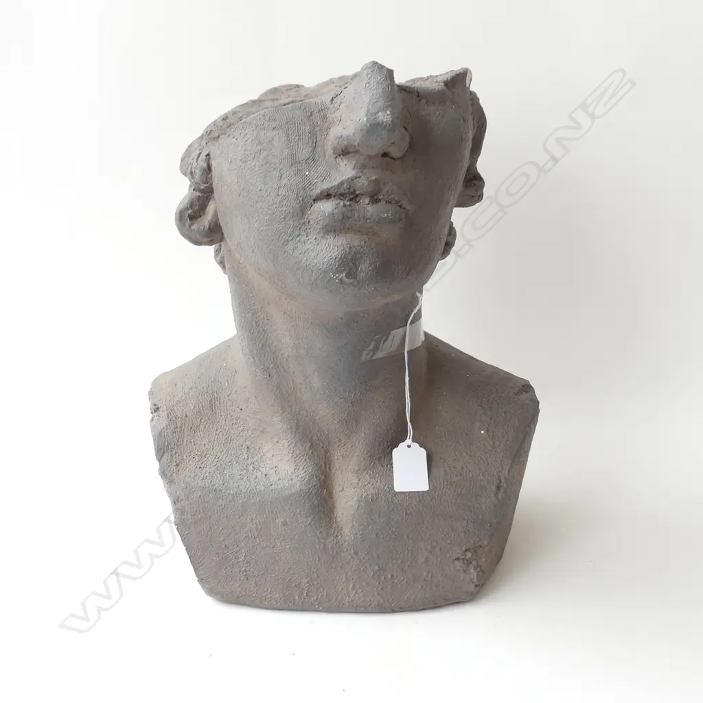 PAINTED PLASTER HEAD VASE H.390mm Image 1++