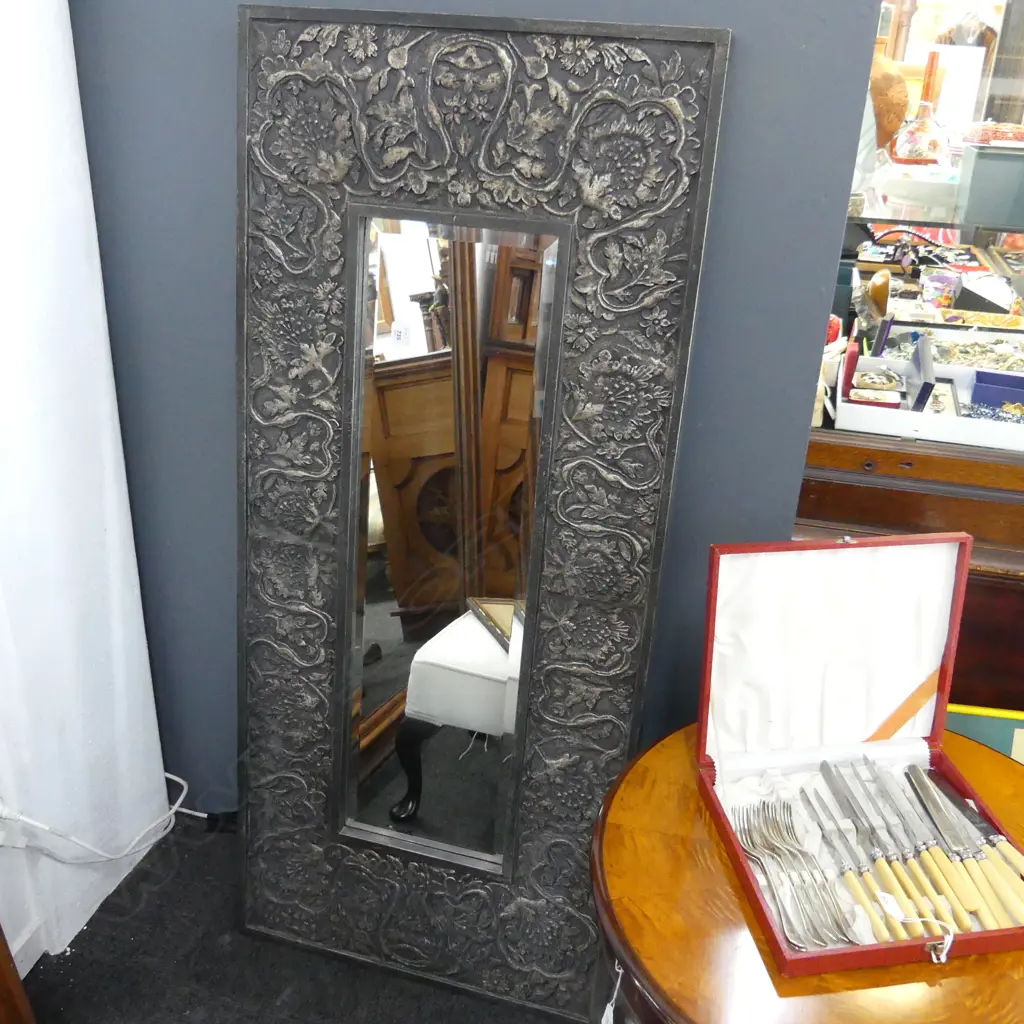 LG MODERN FRAMED MIRROR 610x1400mm Image 1++