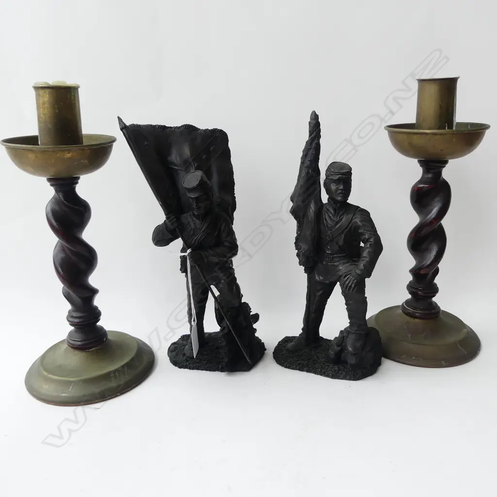 PR BARLEY TWIST CANDLESTICKS H.290mm + PR RESIN AMERICAN CIVIL WAR SOLDIERS H.270mm  Image 1++