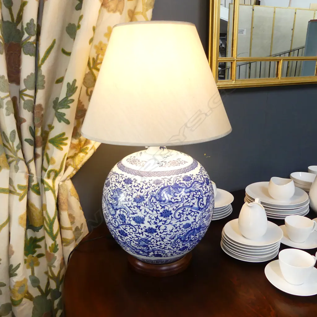 ORIENTAL B/W TABLE LAMP H.670mm Image 1++