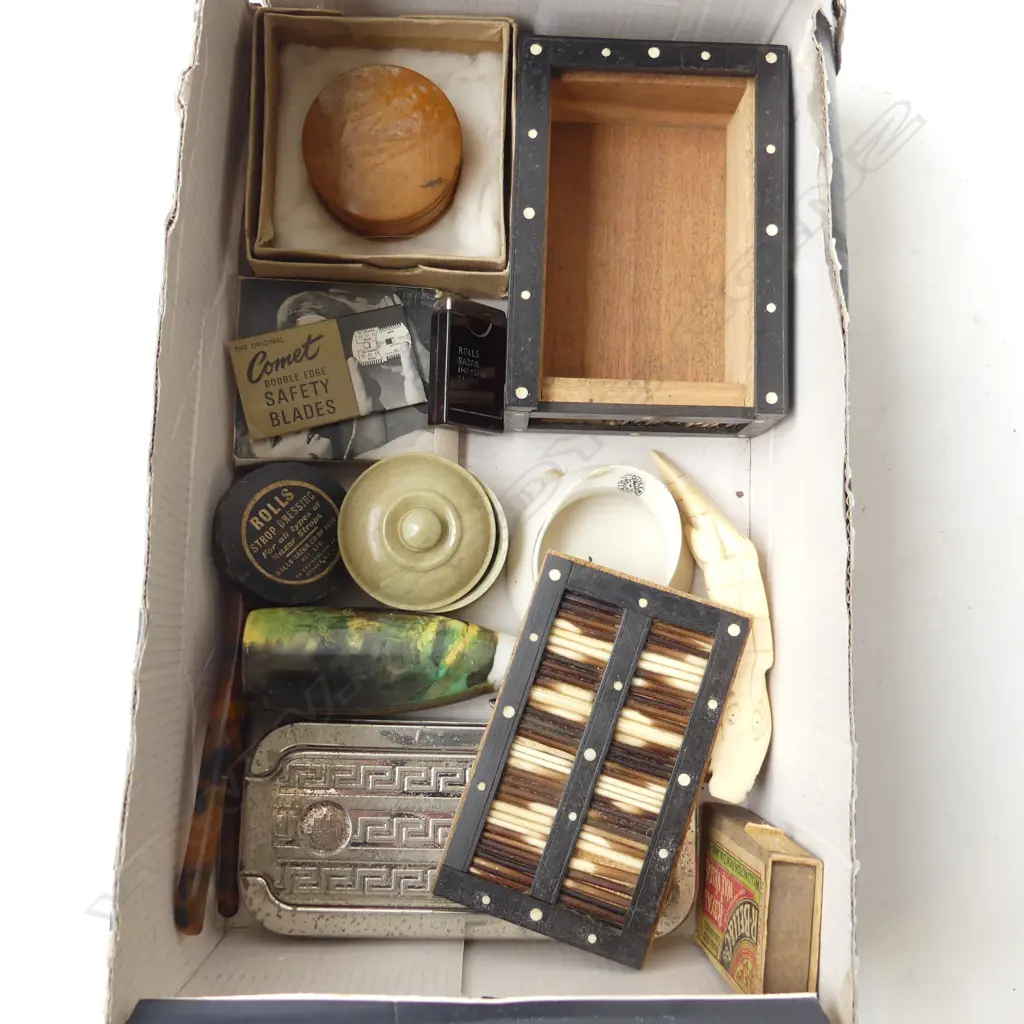 SHOE BOX OF 13 VINTAGE COLLECTABLES Image 1++