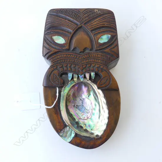 PROBABLY 1930S CARVED PAUA SHELL ASHTRAY  AS KORURU WITH LIDDED COMPARTMENT. L.185mm