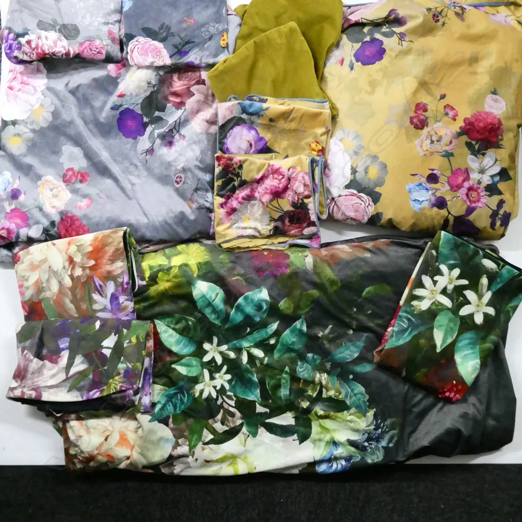 3 DESIGNER FLORAL VELVET DUVET COVERS + PILLOWS Image 1++