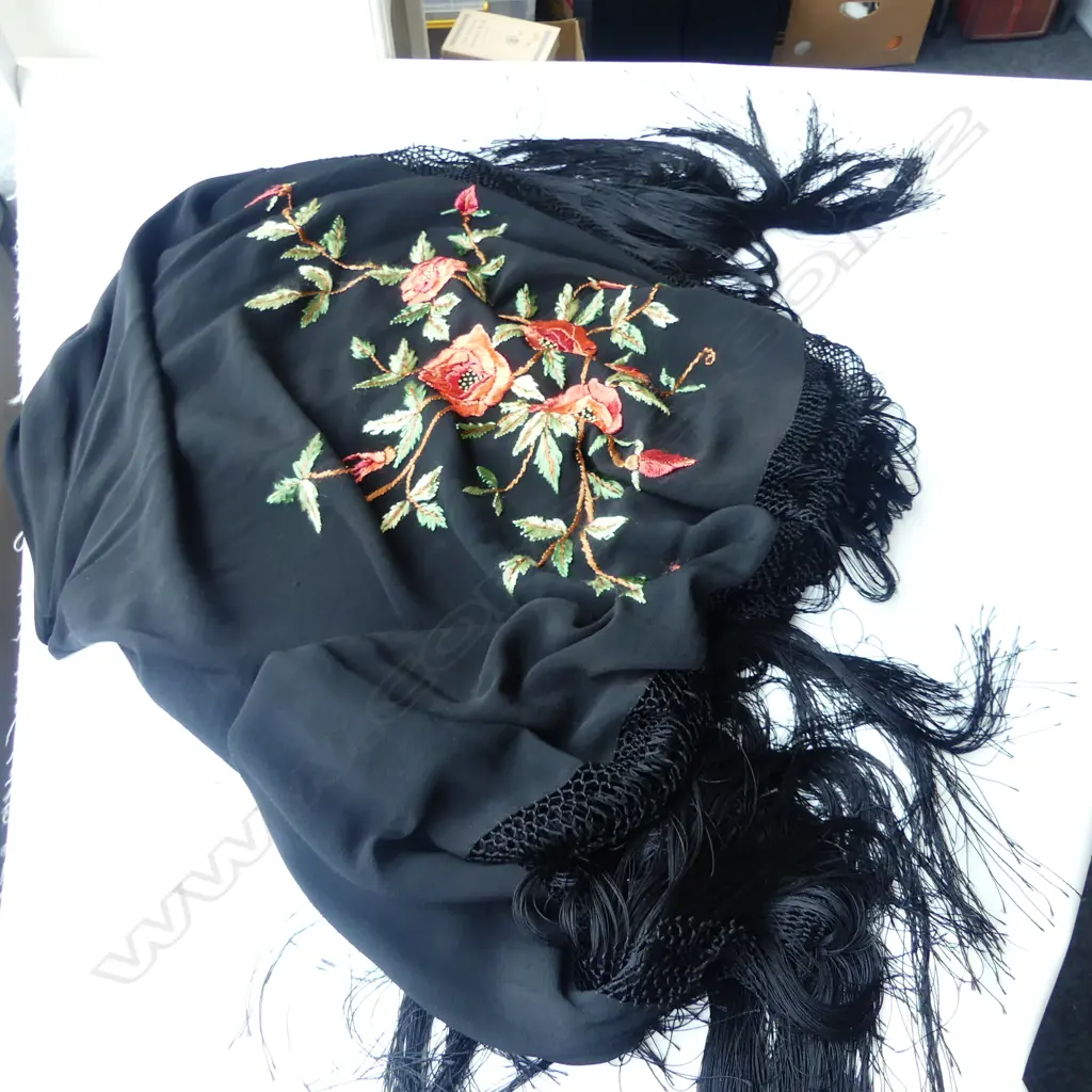 LG BLACK PIANO SHAWL Image 1++