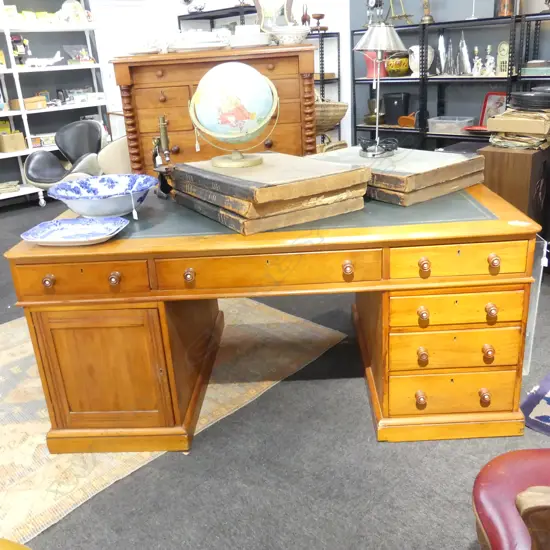 LG colonial kauri PARTNERS DESK EX CANTERBURY PROVINCIAL BUILDING 1750x1040x785mm