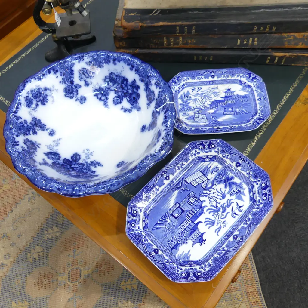 LG ANTIQUE JOHNSON BROS. 'VIENNA' FLOW BLUE WASH BOWL 430mm dia + 2 WILLOW ASHETS 255x340mm (chip) Image 1++