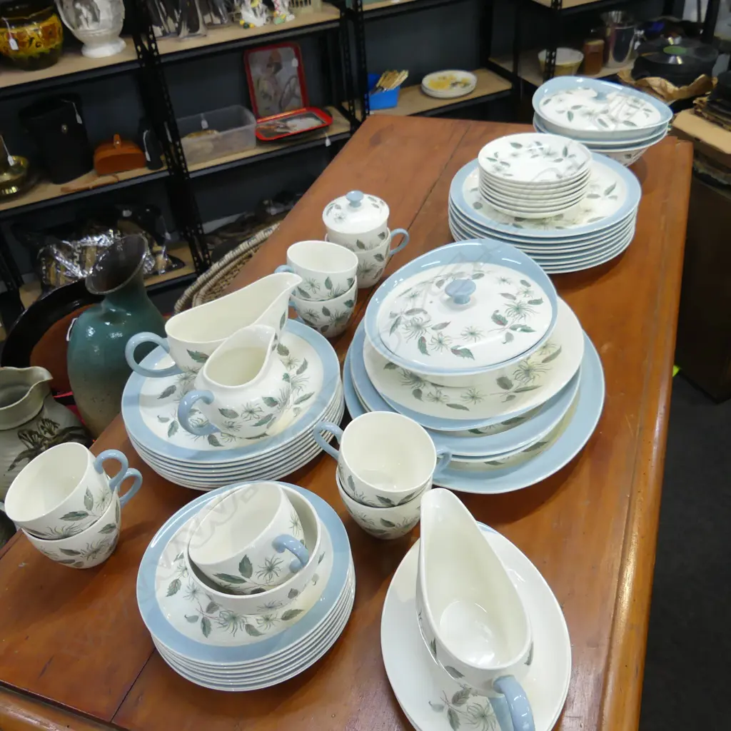 WEDGWOOD 'PENSHURST' PART DINNER SERVICE Image 1++