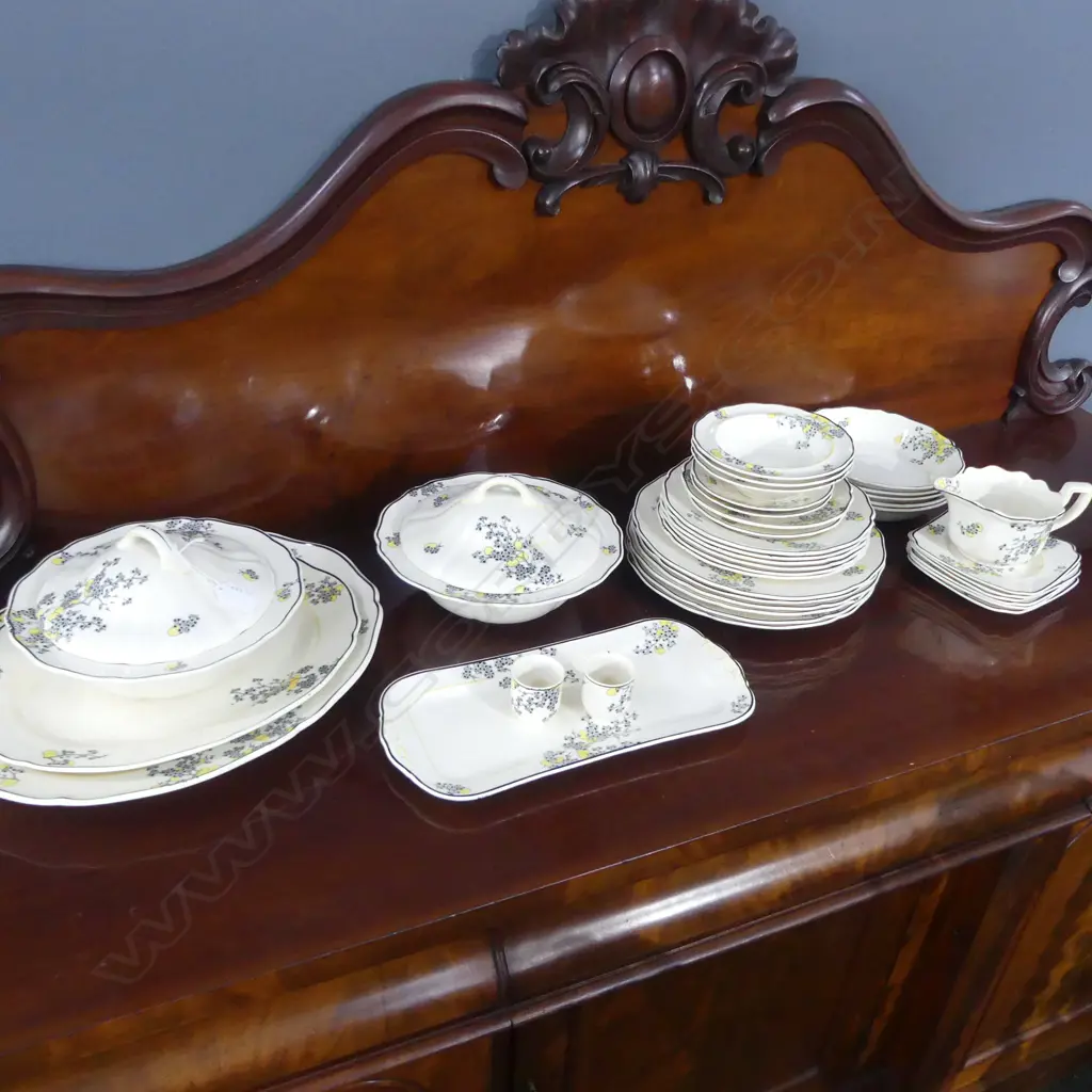 ROYAL DOULTON 'CARNIVAL' CHINA Image 1++