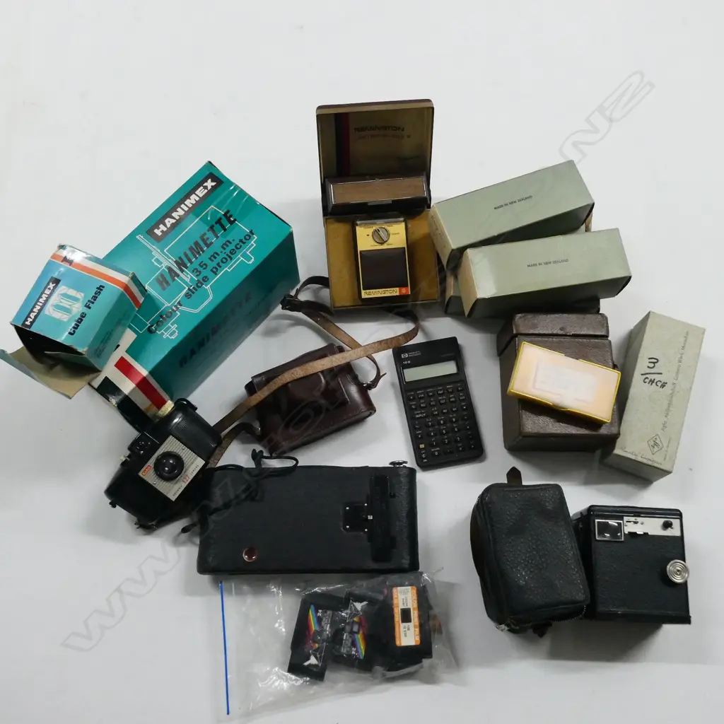 ASST. VINTAGE CAMERAS ETC Image 1++