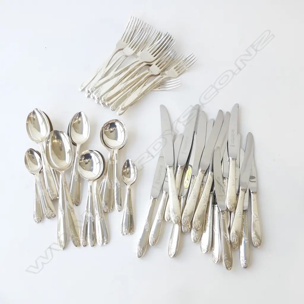 65-PC SHEFFIELD SILVER PLATED CUTLERY SET, COMPLETE 9-PLACE SETTING comprising: Image 1++