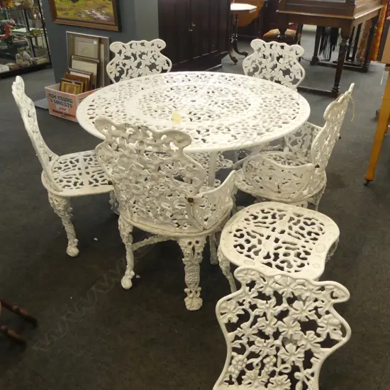 LG WHITE METAL PATIO TABLE 1190mm dia & 6 CHAIRS (3 ARE CARVERS)