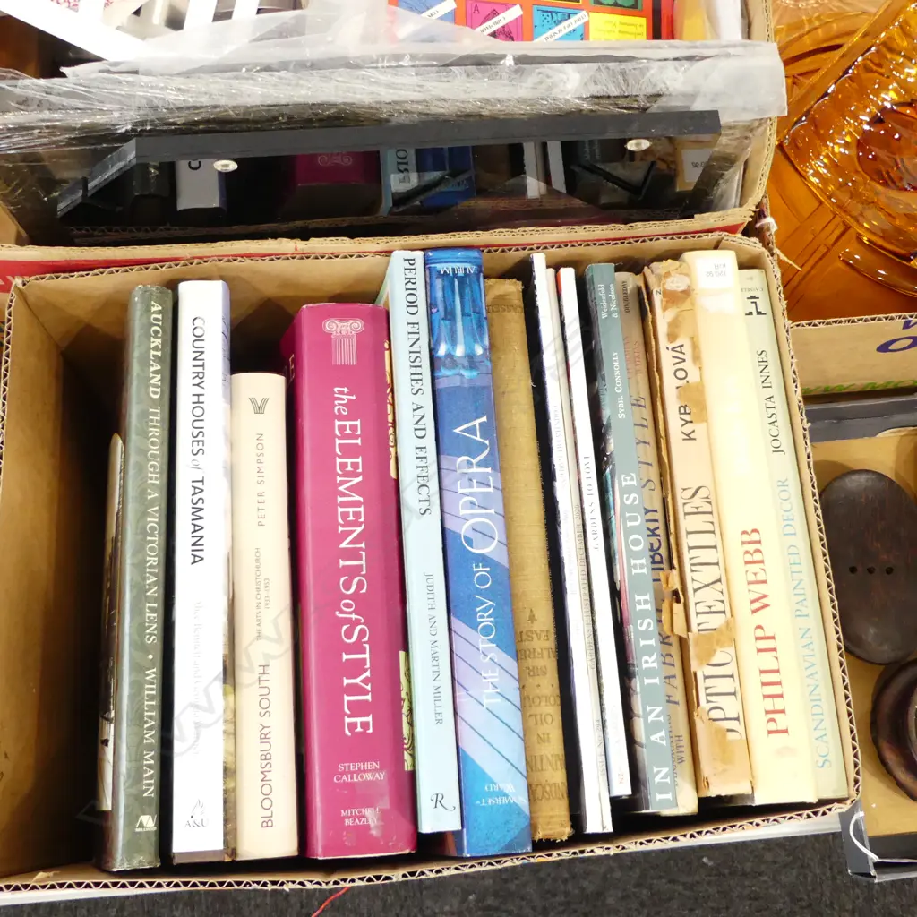 ASST. BOOKS; ART / ARCHITECTURE INTEREST Image 1++