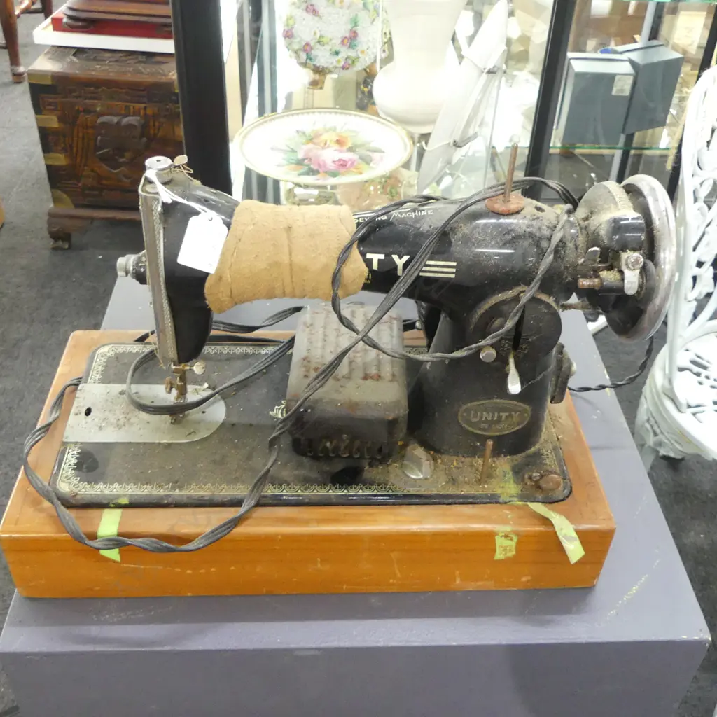 ANTIQUE 'UNITY' SEWING MACHINE W.450mm Image 1++