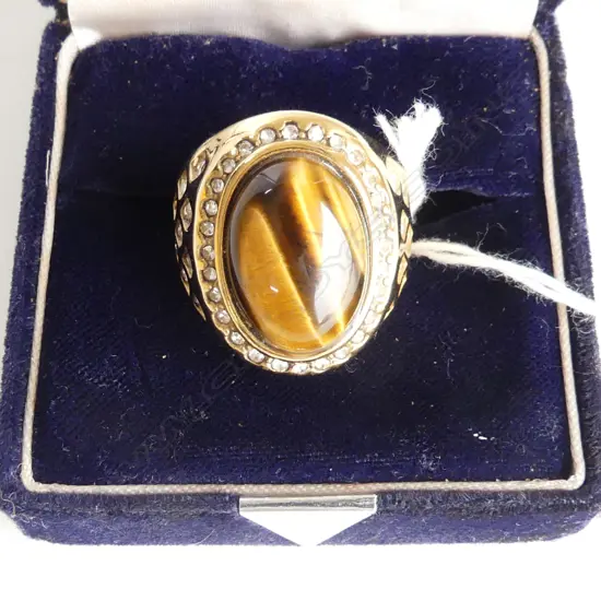 LARGE OVAL CATSEYE & DIAMANTE SURROUND RING, 18K PLATED BRASS