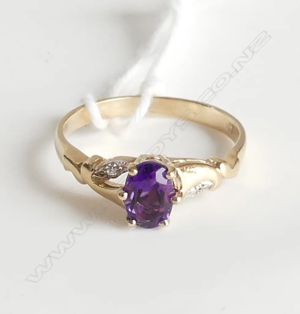9ct AMETHYST & DIAMOND RING, 1.3gm, SIZE J Image 1++